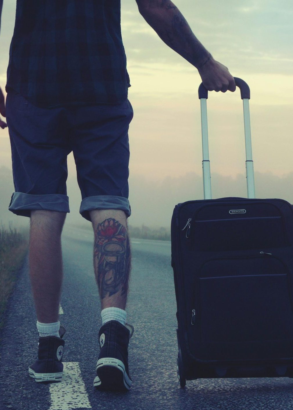 voyageur voyageant valise outre-mer