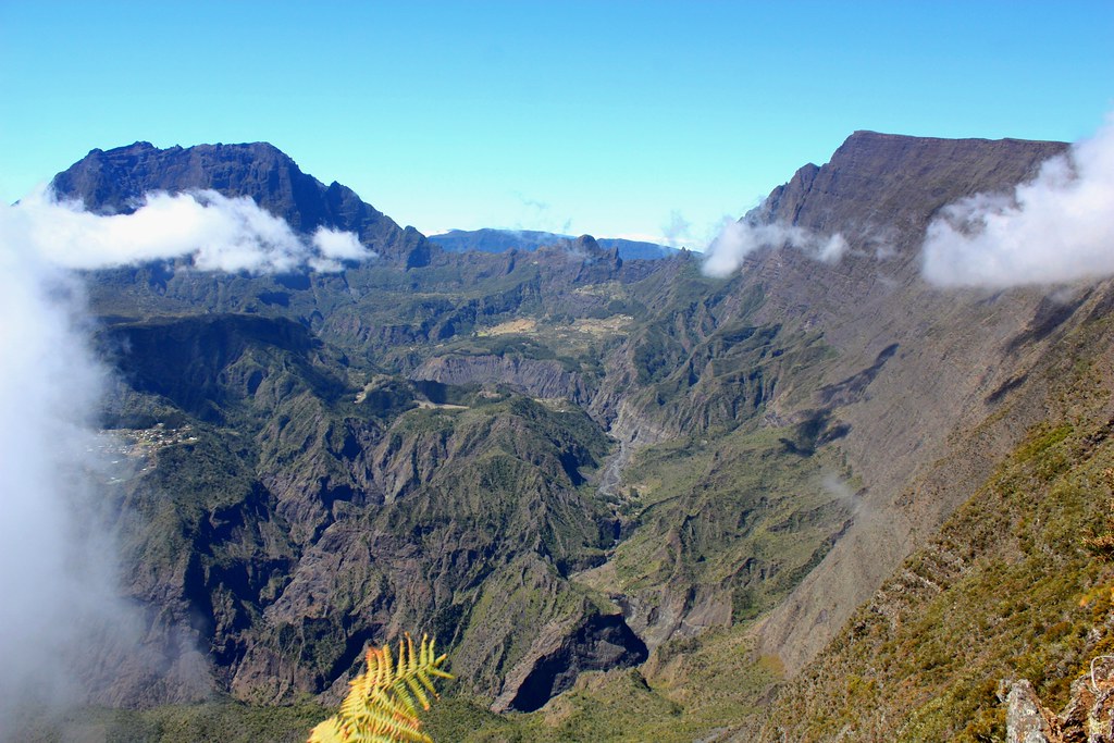 voyage reunion exploration vacances outre-mer paysage cirque mafate